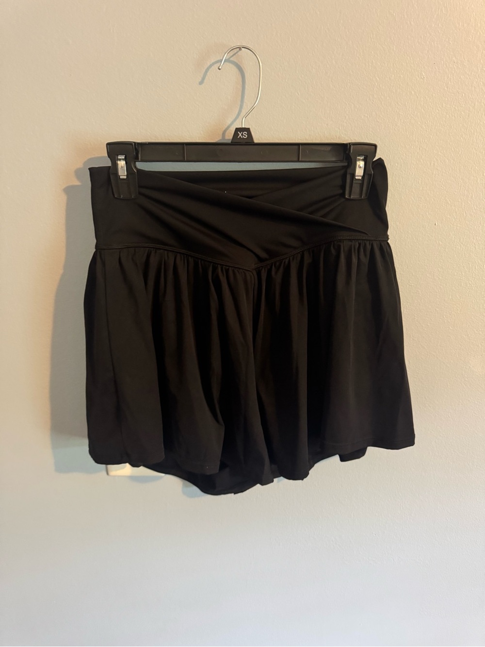 Women's Black High-Waist Flowy Shorts - Picture 1 of 6